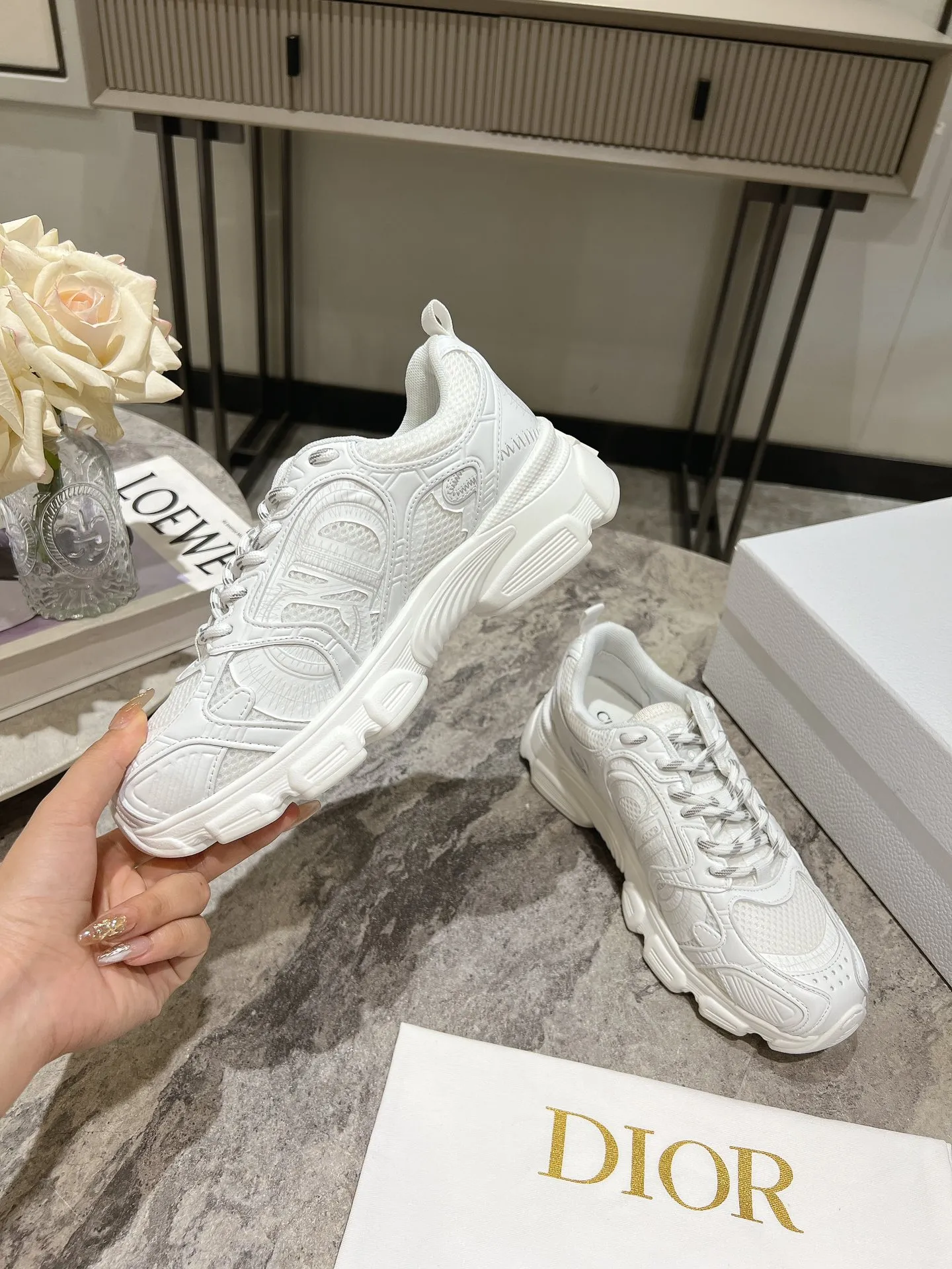 👟👟Ex-factory price 600👟👟 The latest hot model, the star model 2024 main hot product, the newly released Dior Chrono new casual sports shoes, running shoes, dad shoes are really cool, full of futuristic feeling! Really cool! Once again interpreting Dior's concept of cool fashion, the lucky star will bless you with good luck. The new EVA sole is super light and super soft! A perfect replica of the original! Fully matched material and mold! ! Women’s size: 35-39 (40.41 customized)